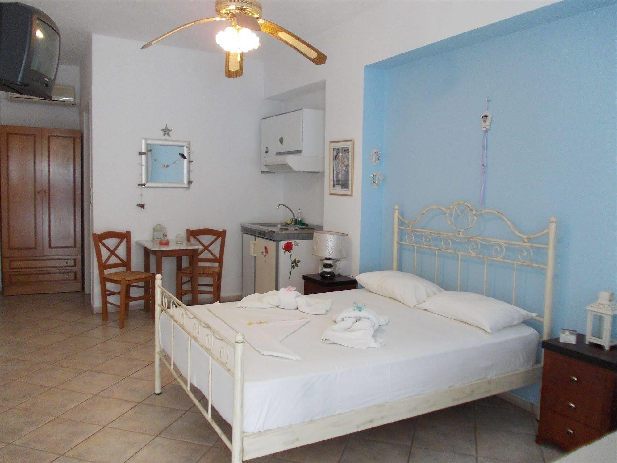Manos Apartments Мегас-Ялос-Нитес Экстерьер фото