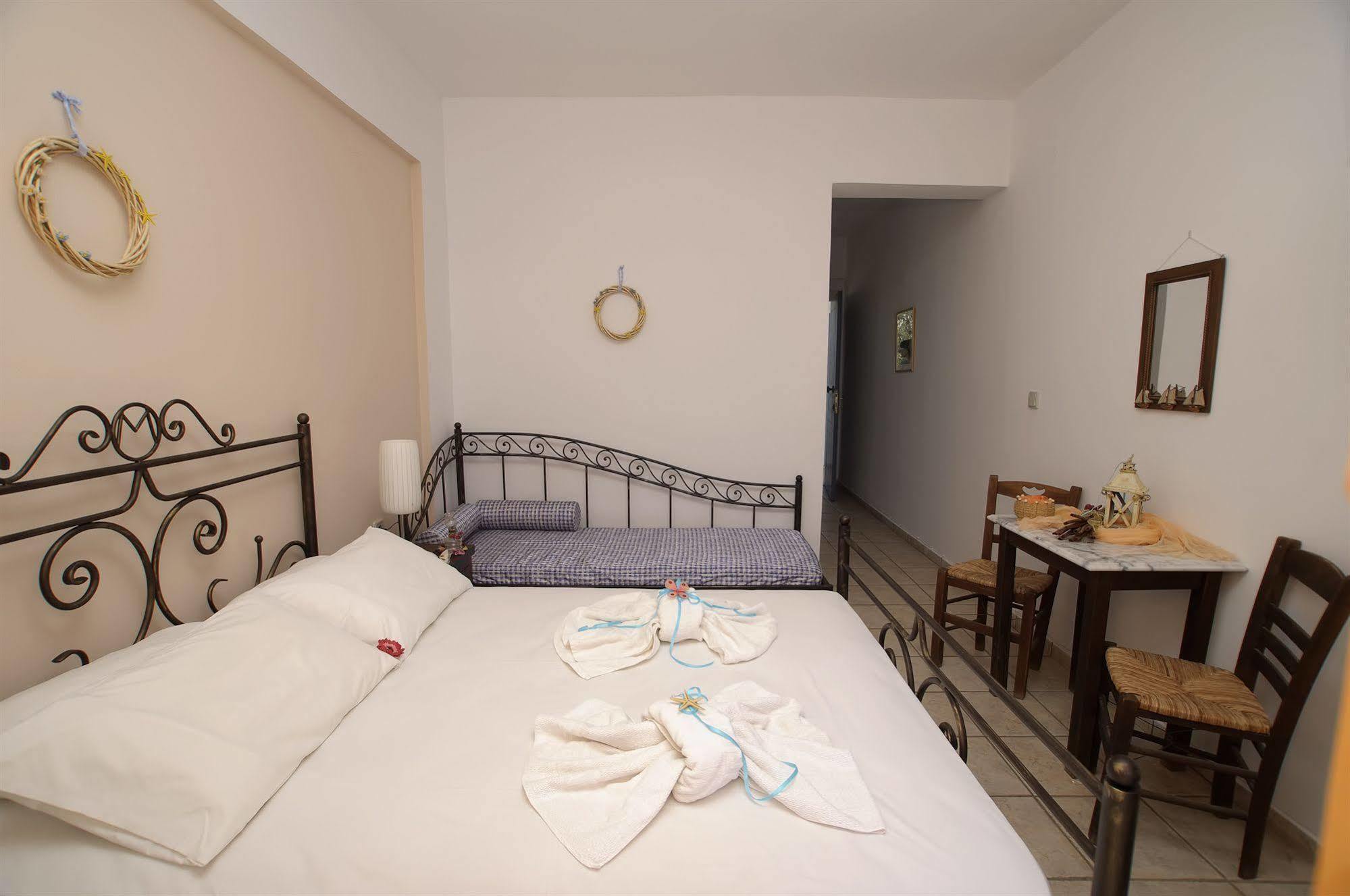 Manos Apartments Мегас-Ялос-Нитес Экстерьер фото